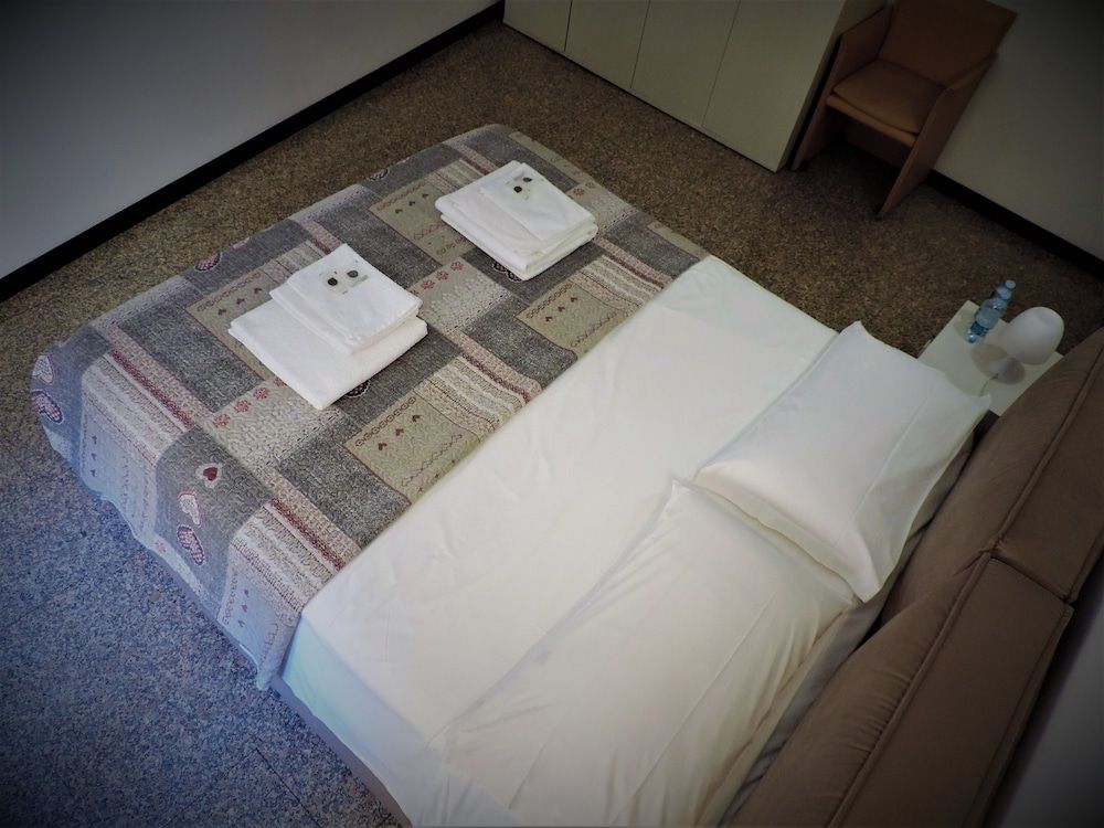 Economy Rooms ( Shared Bathroom)