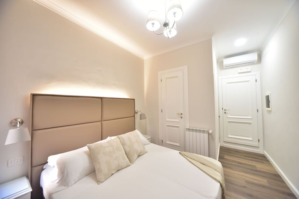 undefined SACCONI PALACE SUITE ROMA 8