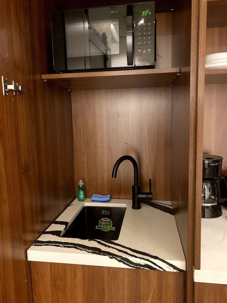 undefined 424 Gold Way - Studio Apt. 401 3