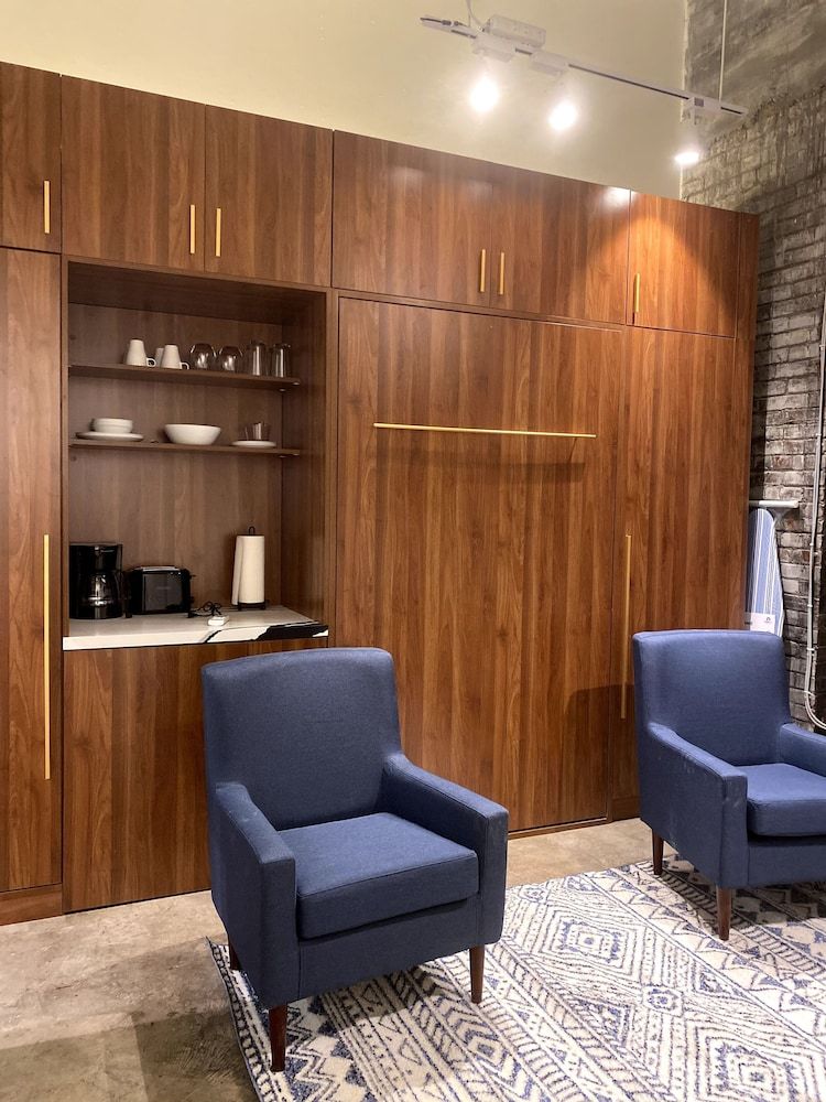 undefined 424 Gold Way - Studio Apt. 401 4