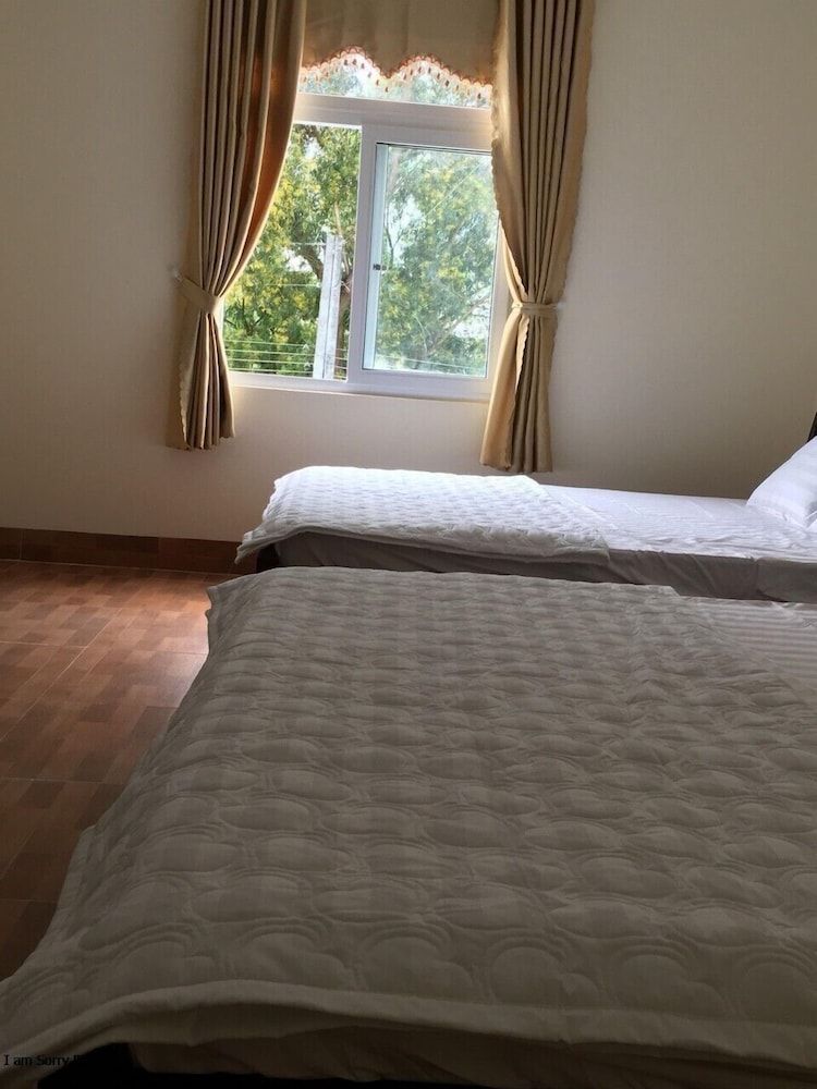 Dang Duy Hotel Family Room 2