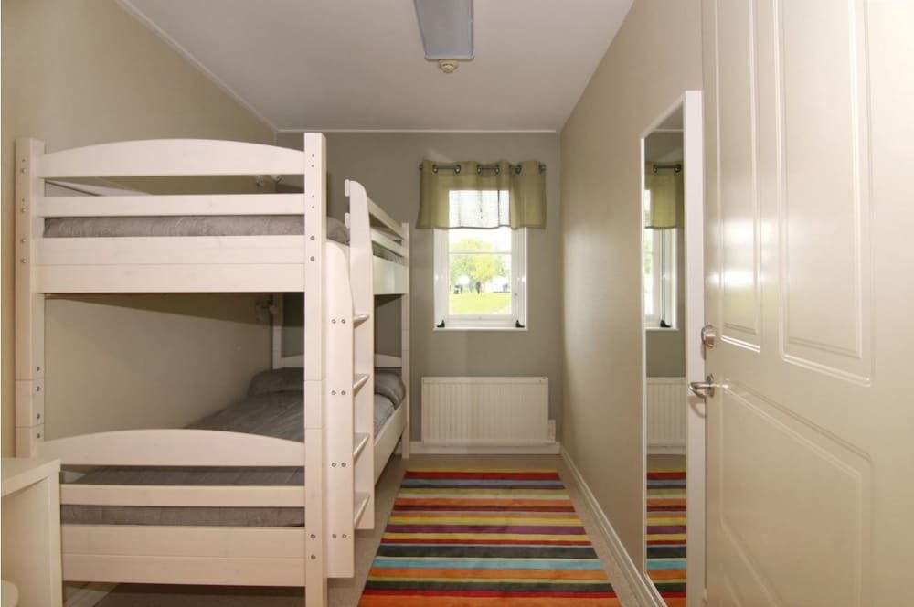 Twin Room, Shared Bathroom
