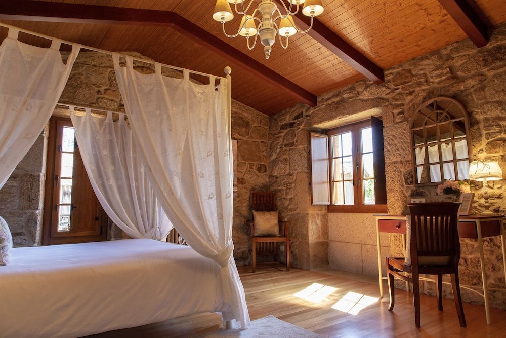 Deluxe Double Room, 1 Queen Bed (4)
