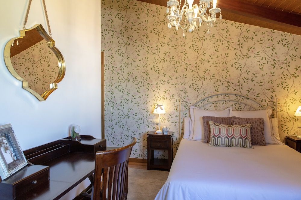 Double Room, 1 Queen Bed (1)