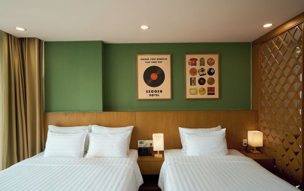 Record Hotel Family Room 3