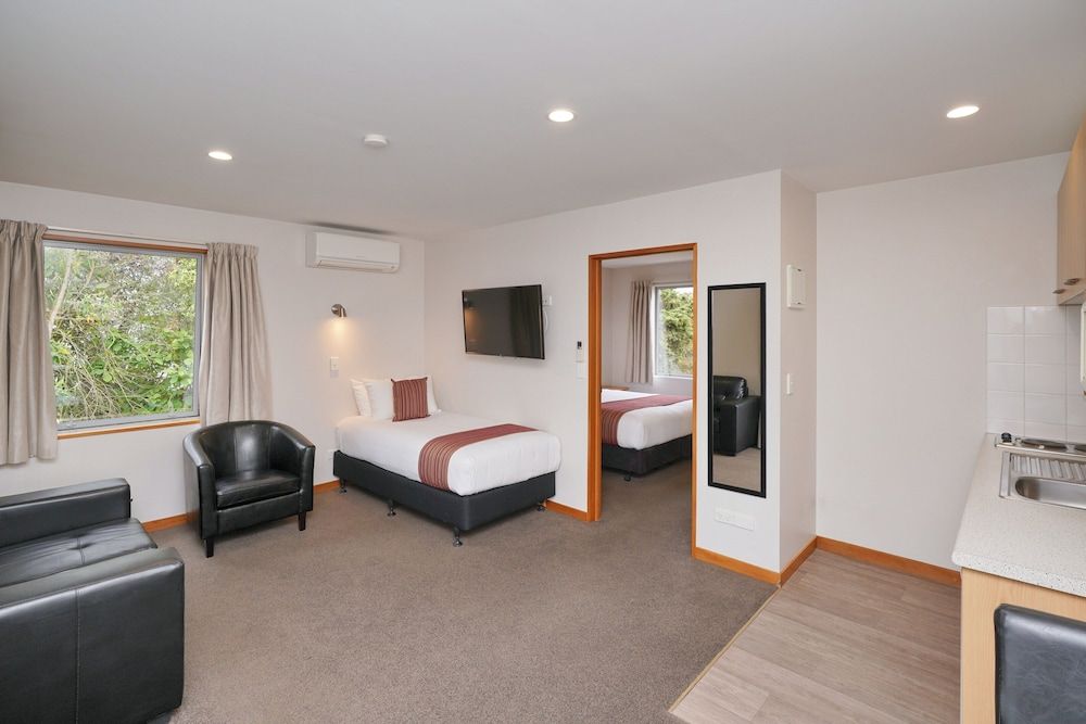 Standard Suite, 1 Bedroom, Non Smoking, Kitchen