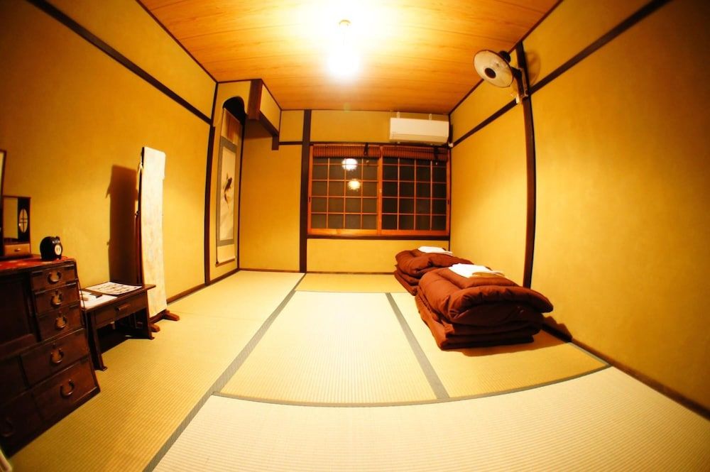Guesthouse KIOTO - Hostel Japanese Style Room (Momiji) 2 Floor with Wi-Fi, Non Smoking 2