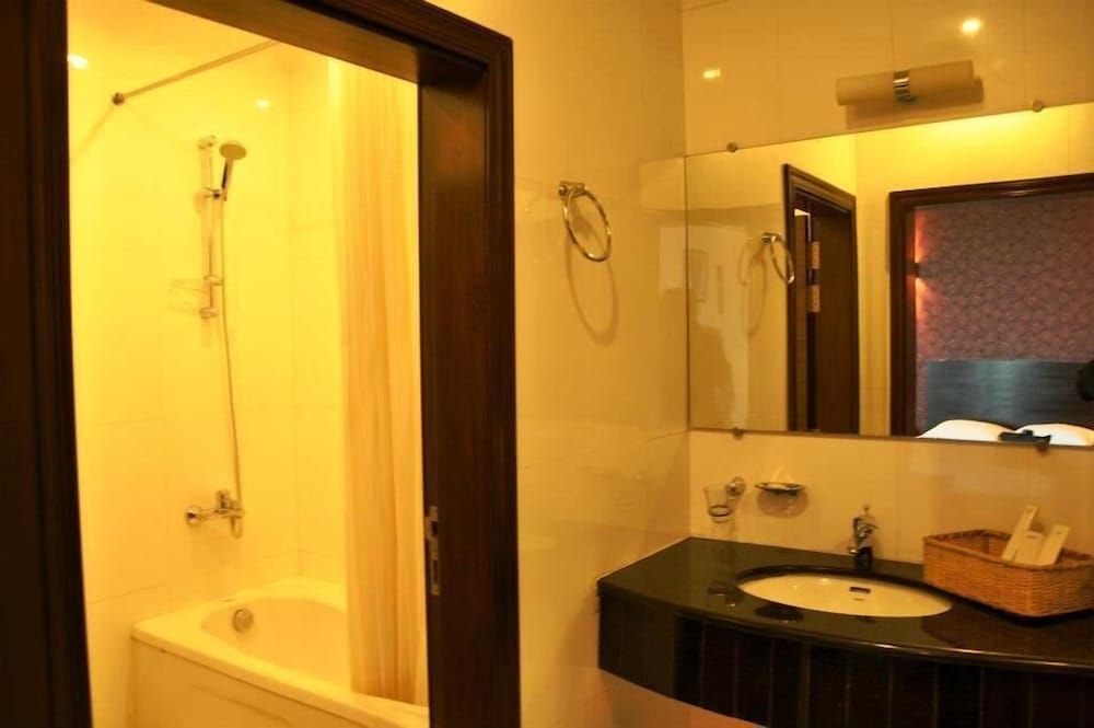 Akbars Kinara Deluxe Double Room 7