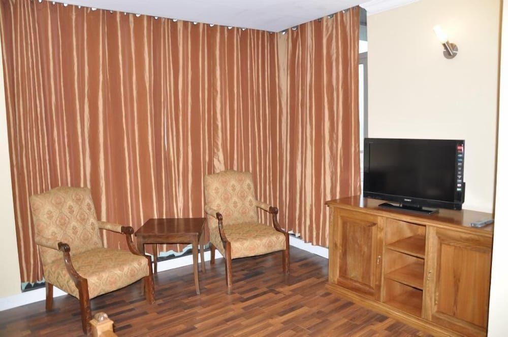 Akbars Kinara Deluxe Double Room 8