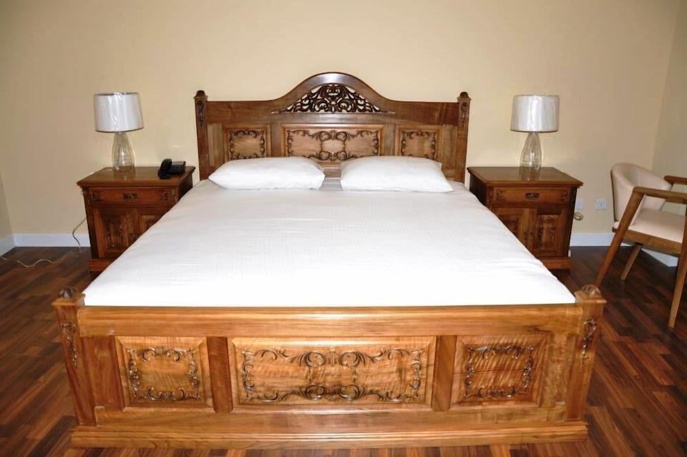 Akbars Kinara Deluxe Double Room 4