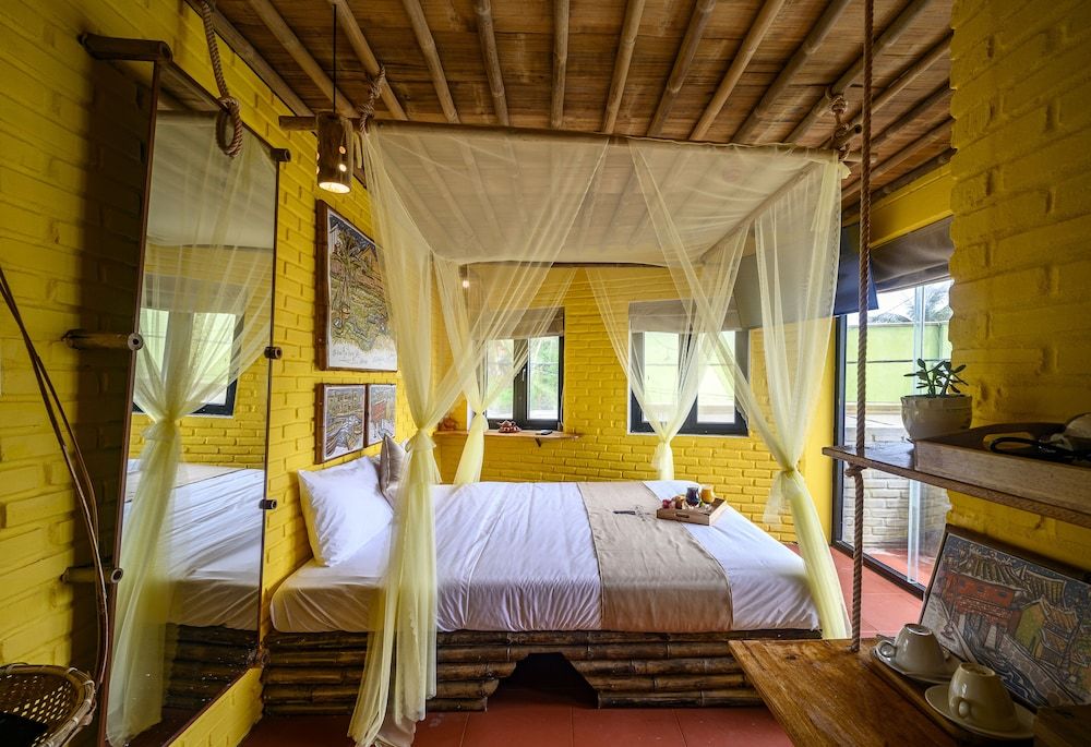 Basic Double Room, Balcony, Partial Ocean View