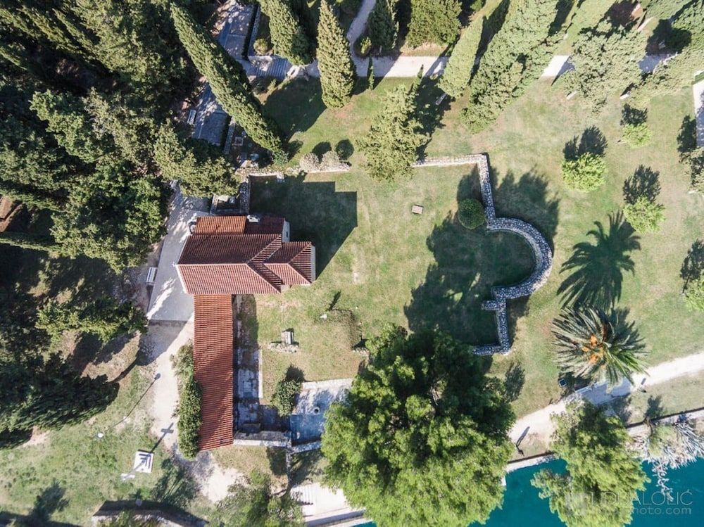 Modern apt Close to Znjan Beach, With big Terrace Apartment 10