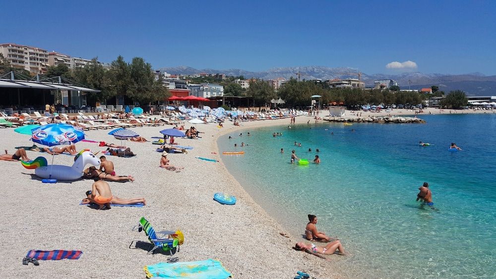 Modern apt Close to Znjan Beach, With big Terrace Apartment 11