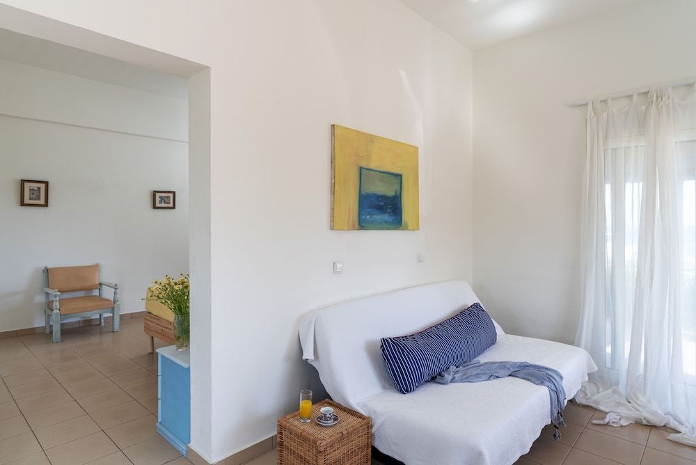 Family Quadruple Room, 1 Queen Bed with Sofa bed, Sea View, Beachside