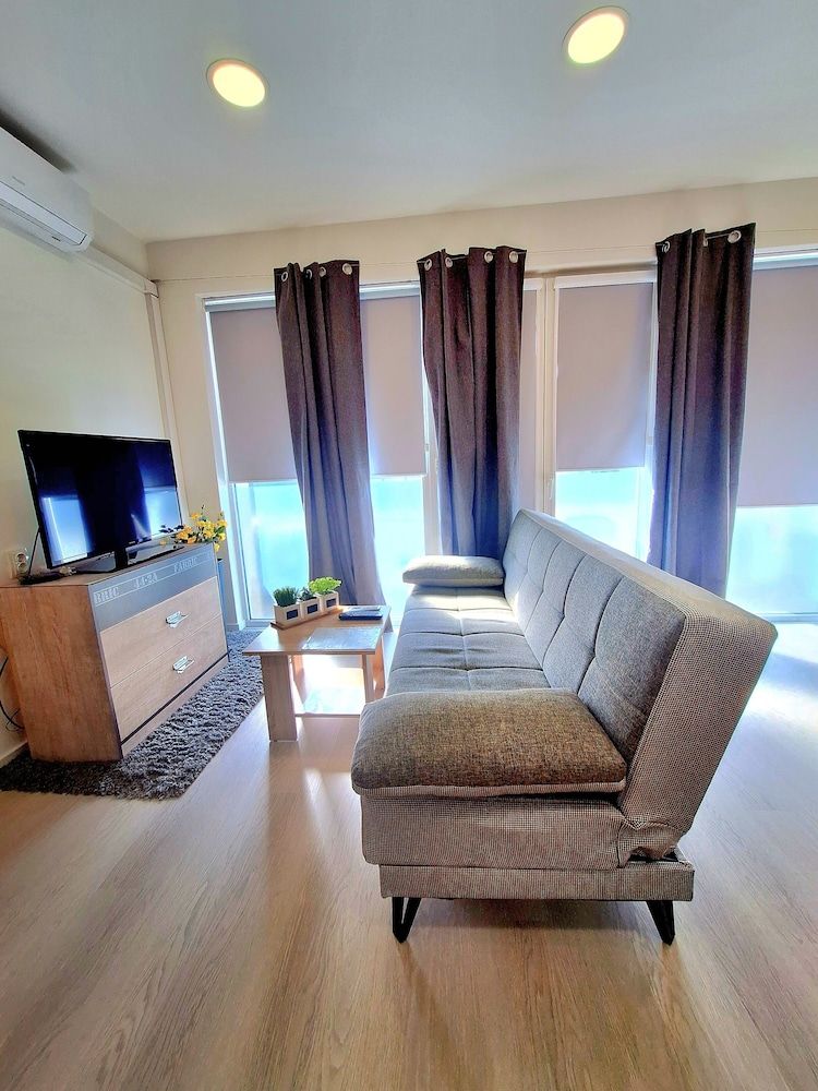 Apartments Midnight City Studio (Studio Apt with Balcony and City View) 5