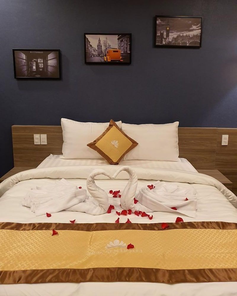 undefined Hoa Sen Hotel 103 7