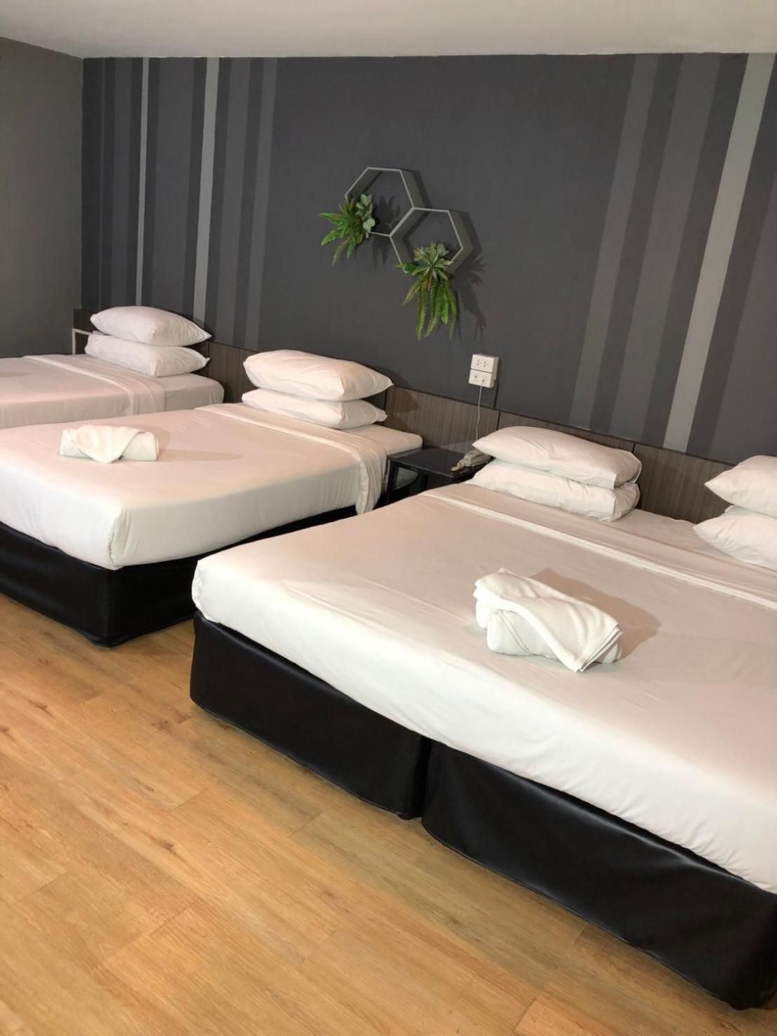 undefined The Paragon Inn 9