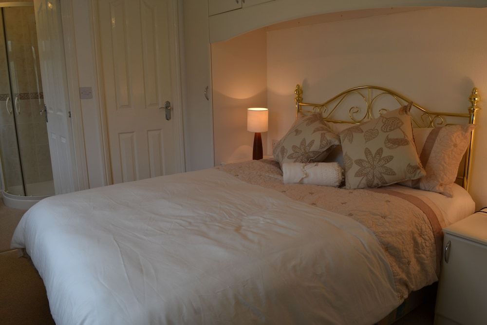 Thornbury Holiday Park Acacia Lodge 2