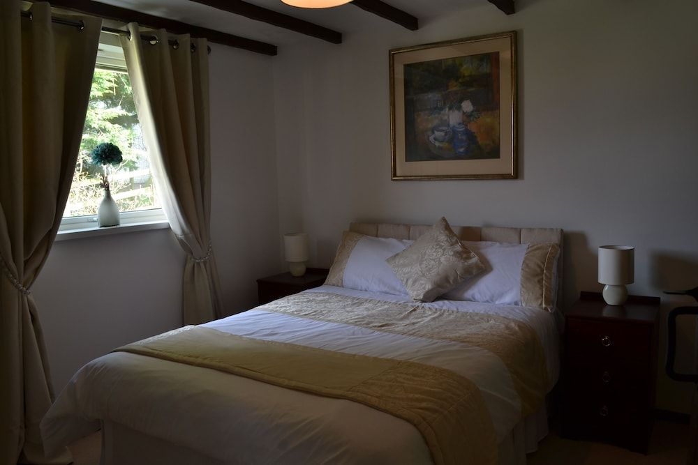 Thornbury Holiday Park Walnut Bungalow 2