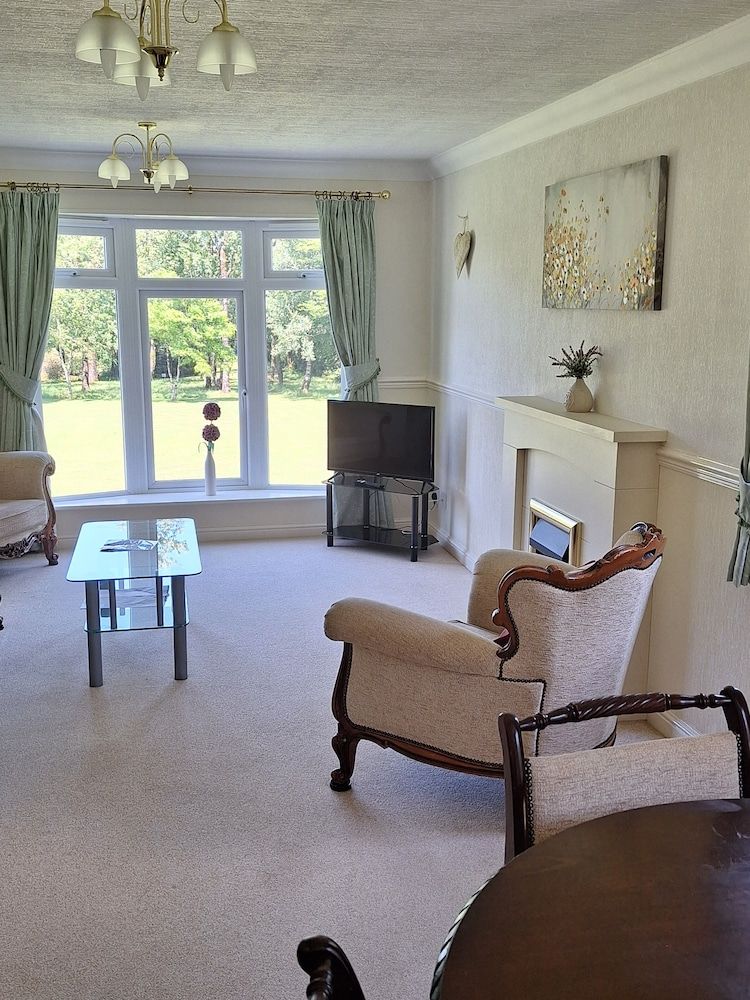 Thornbury Holiday Park Acacia Lodge 5