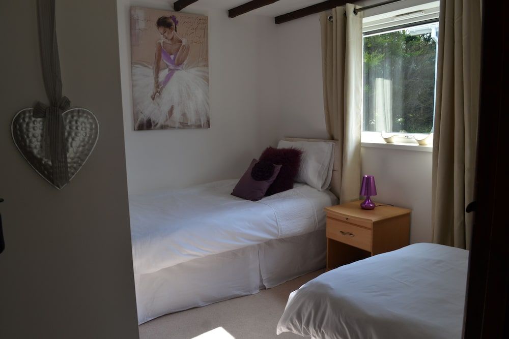 Thornbury Holiday Park Walnut Bungalow