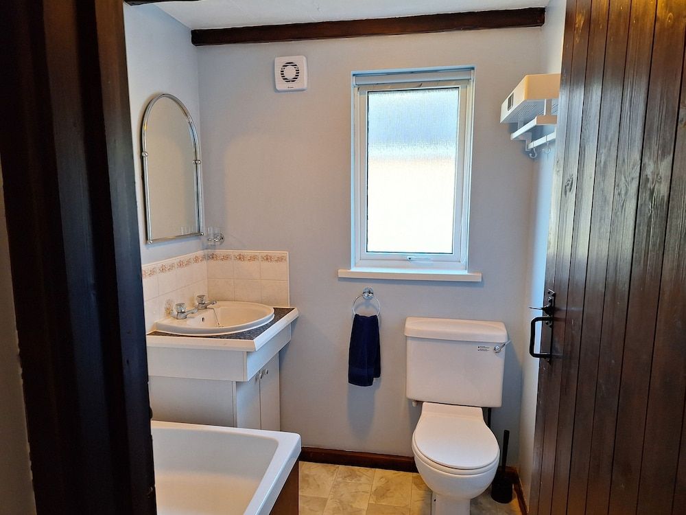 Thornbury Holiday Park Cedar Bungalow 5