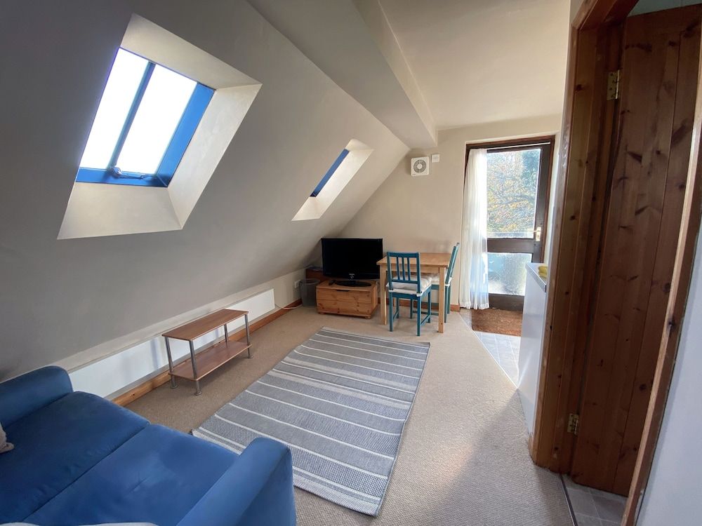 The Rose Cottage Inn Superior Apartment, Non Smoking, Hill View (The Loft) 7