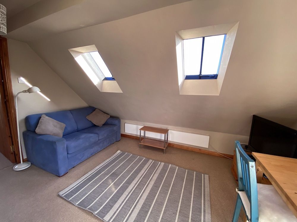 The Rose Cottage Inn Superior Apartment, Non Smoking, Hill View (The Loft) 6