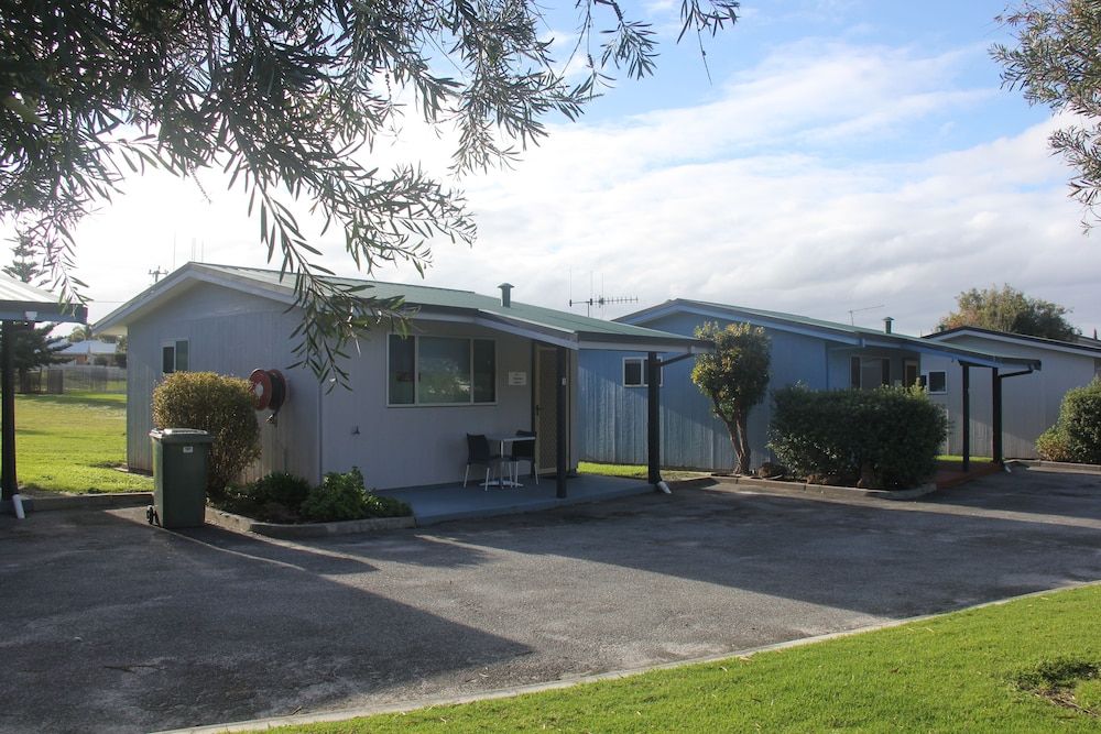Tasman Holiday Parks - Albany Standard Studio, 1 Queen Bed, Non Smoking, Kitchen (Studio Cabins) 5