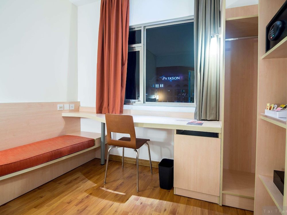 ibis Saigon South Standard Room, 2 Twin Beds 7