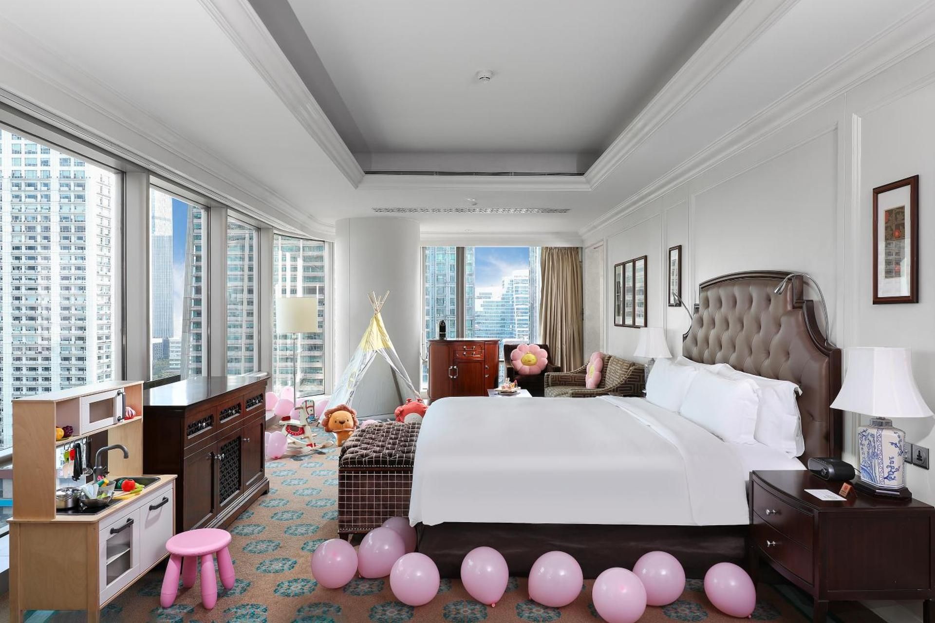 Langham Family Package - Executive Club Corner Room