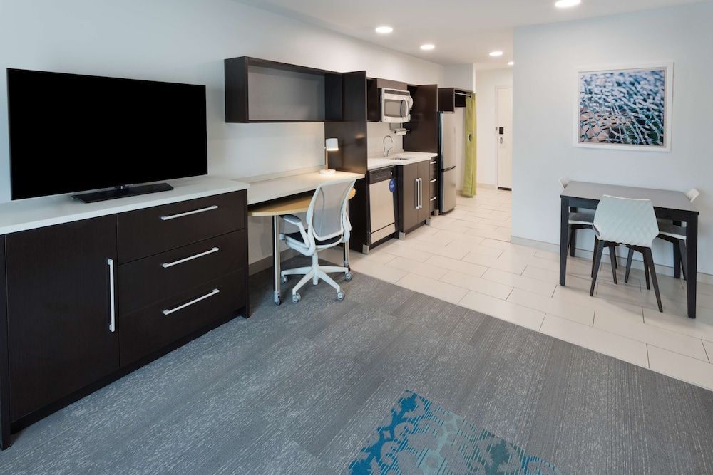 Suite, 1 King Bed, Accessible, Bathtub