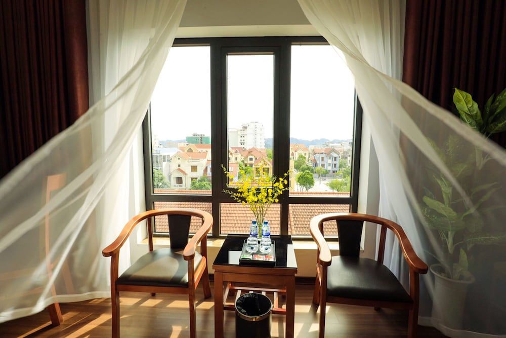 Diamond Hotel Honeymoon Room, City View 8