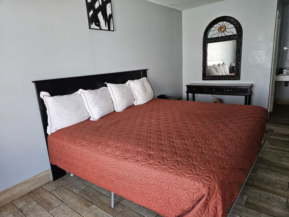 Motel 9 Comfort Double Room 7