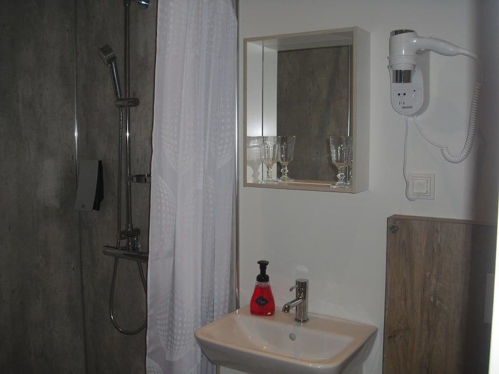 1A Guesthouse Double or Twin Room, Private Bathroom 9