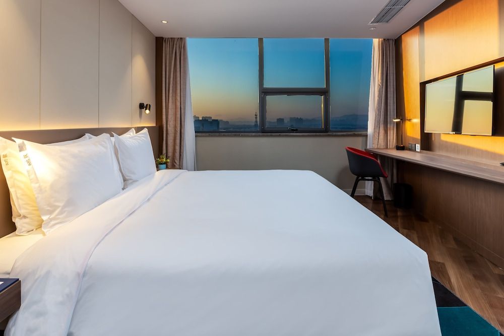 Standard Room, 1 King Bed