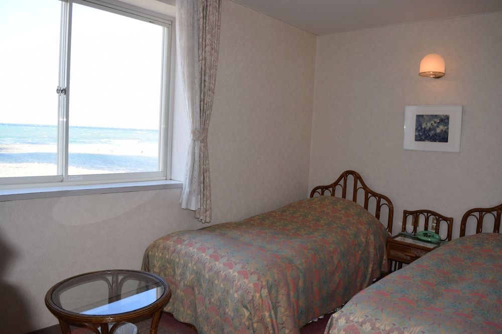 Twin Room (S)