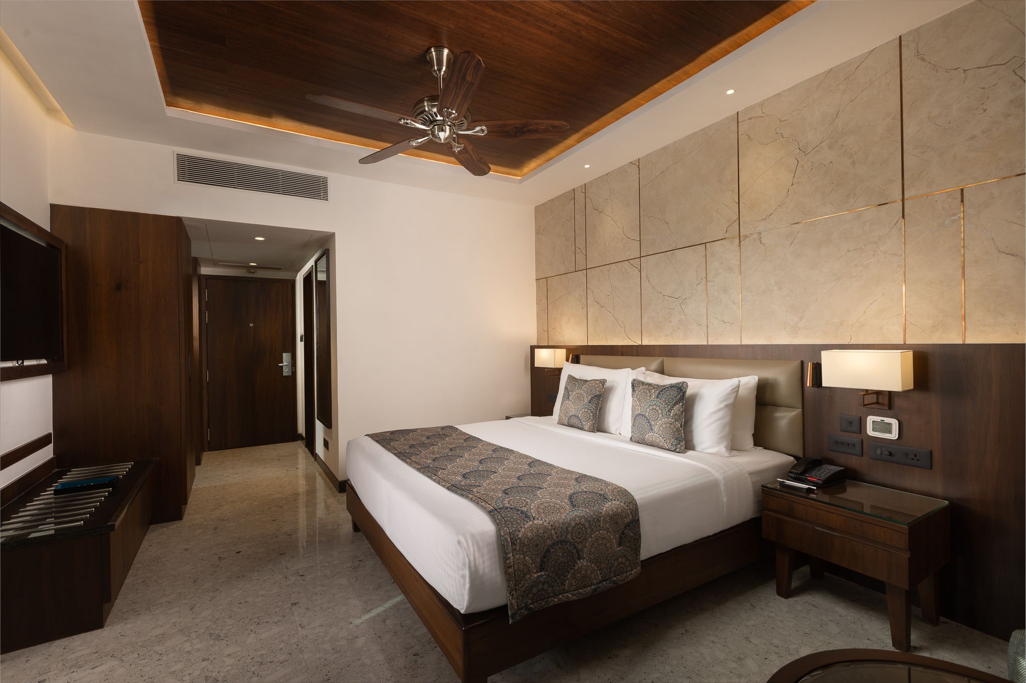 Junior Suite (5 - 7 Pm), Unlimited Tea or Coffee or No Alcoholic Drink At Lobby Bar or Food, Beverage and Spa Discounted