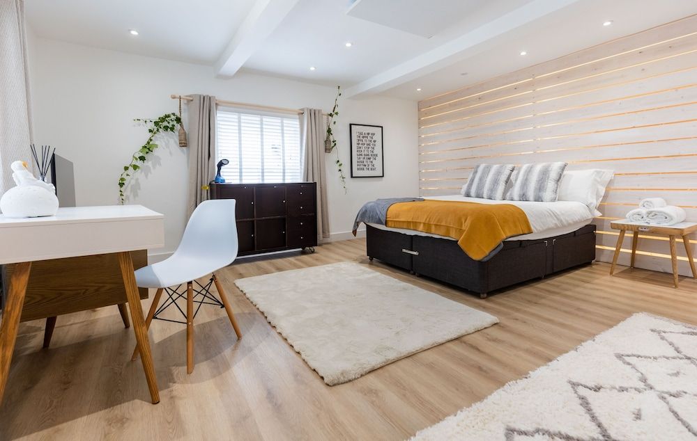Deluxe Studio Ensuite, King or 1 Twin