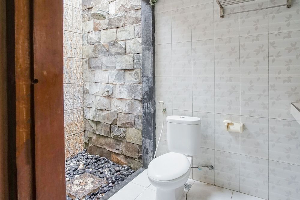 Mahendra Beach Inn Deluxe Double Room 8