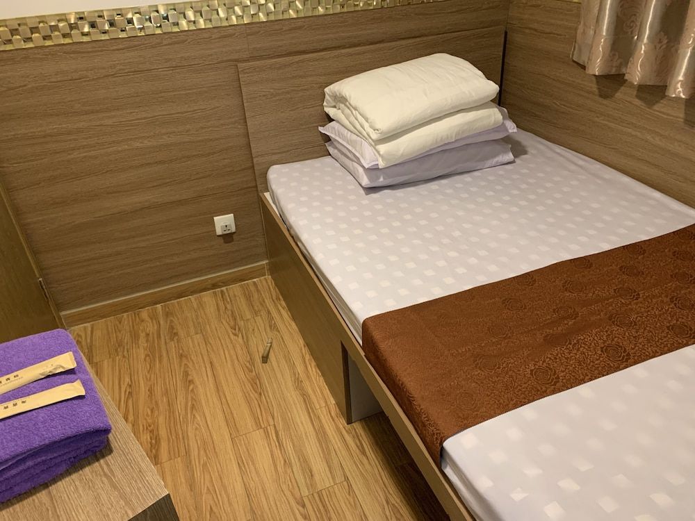 Lucky Guest House Basic Twin Room, 2 Twin Beds 2