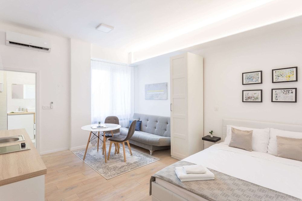 undefined Bright and Modern Main Square Studio 4