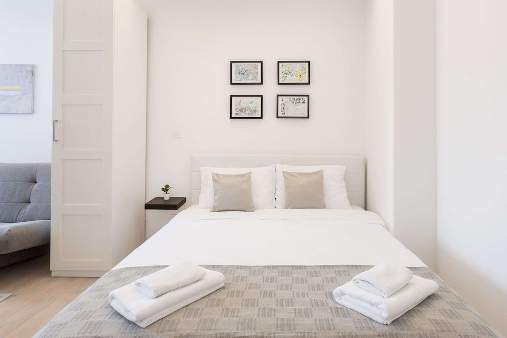 undefined Bright and Modern Main Square Studio 3