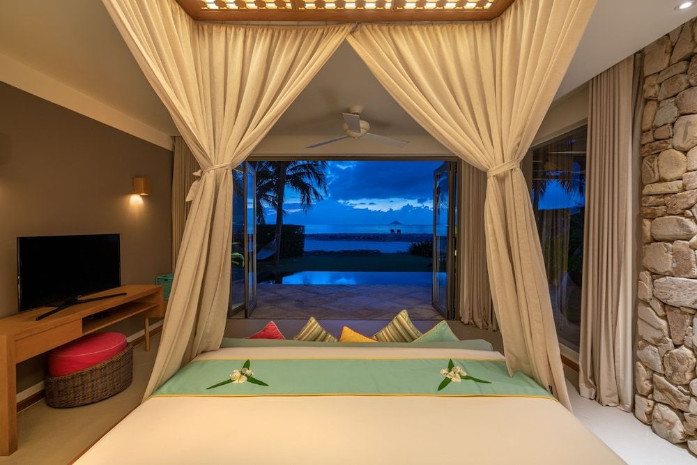 Villa, Beachfront