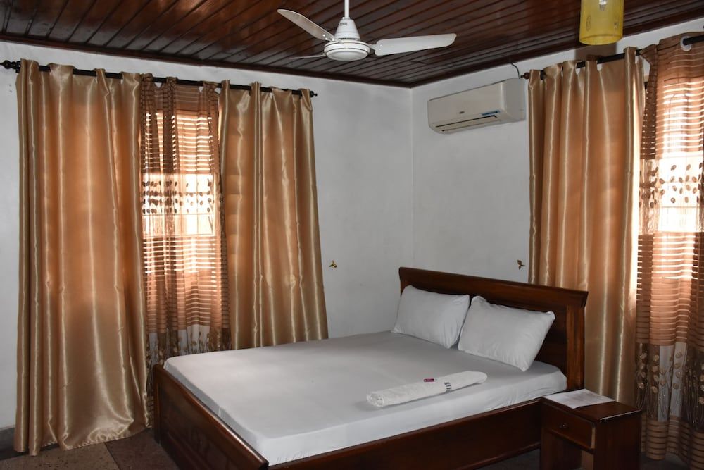 undefined Dar eco backpackers 3