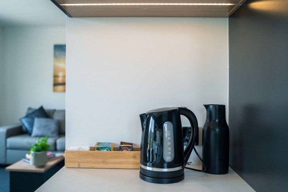 Youngtown Executive Apartments Superior Apartment, 2 Bedrooms, Kitchen, Mountain View 17