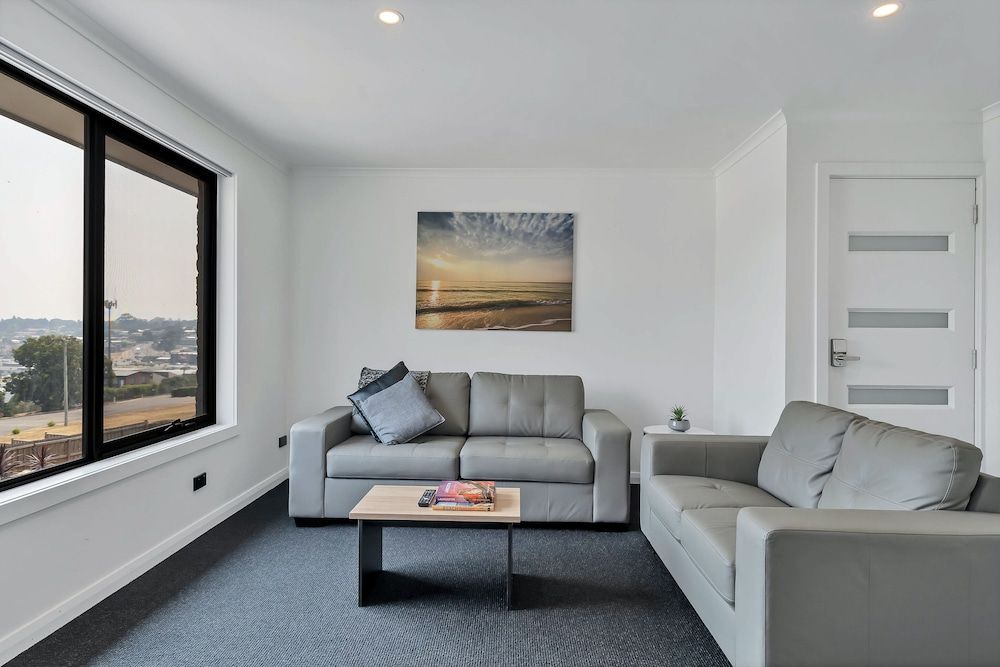 Youngtown Executive Apartments Superior Apartment, 2 Bedrooms, Kitchen, Mountain View 14