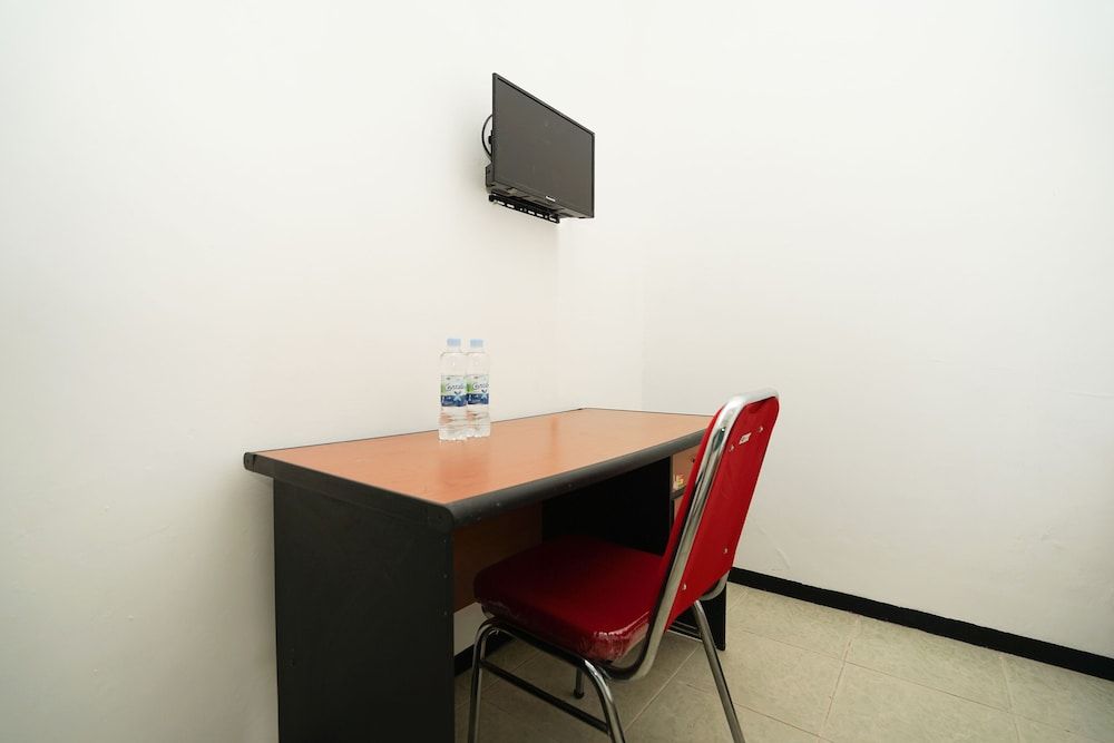 Merapi Inn Syariah Standard Room 12