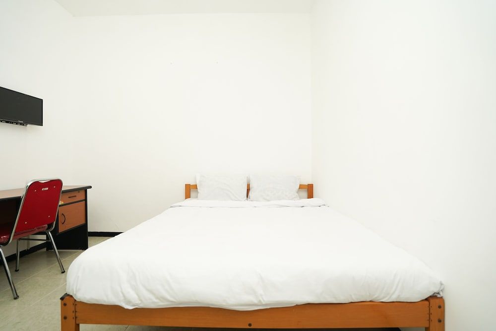 Merapi Inn Syariah Standard Room 4