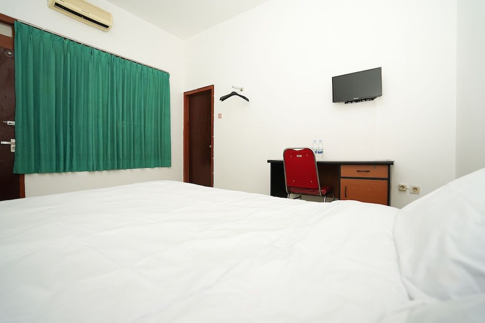 Merapi Inn Syariah Standard Room 10
